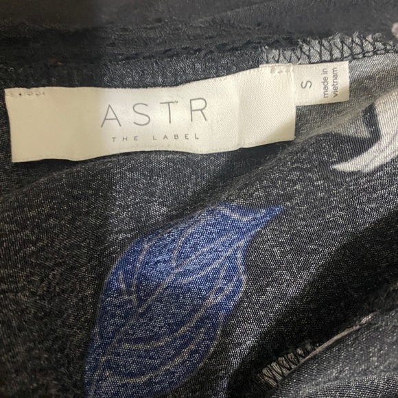 ASTR The Label Floral Print Wrap Dress (S) - Picture 7 of 8